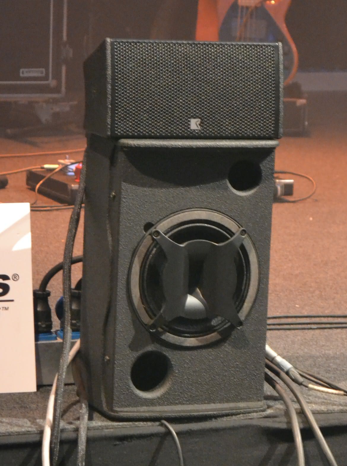 Outline Superfly - nowy system line array